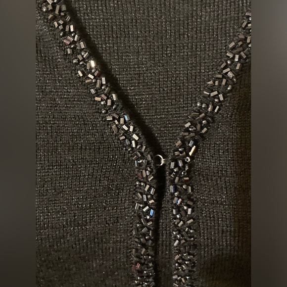 Ladies Size Medium Victoria Jones Pullover Long Sleeve Blouse With Added Sequins - Picture 4 of 16